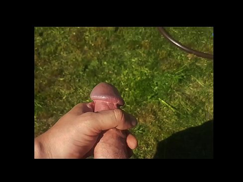❤️ Hottie si fa scopare a figa rosa è cums cun un squirt in un giardinu d'estate ️❌ Solo porno à co.f150pulse.top ☑